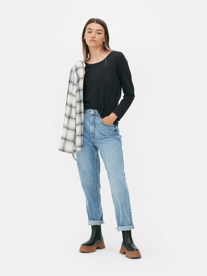 Essential Long Sleeve T-Shirt