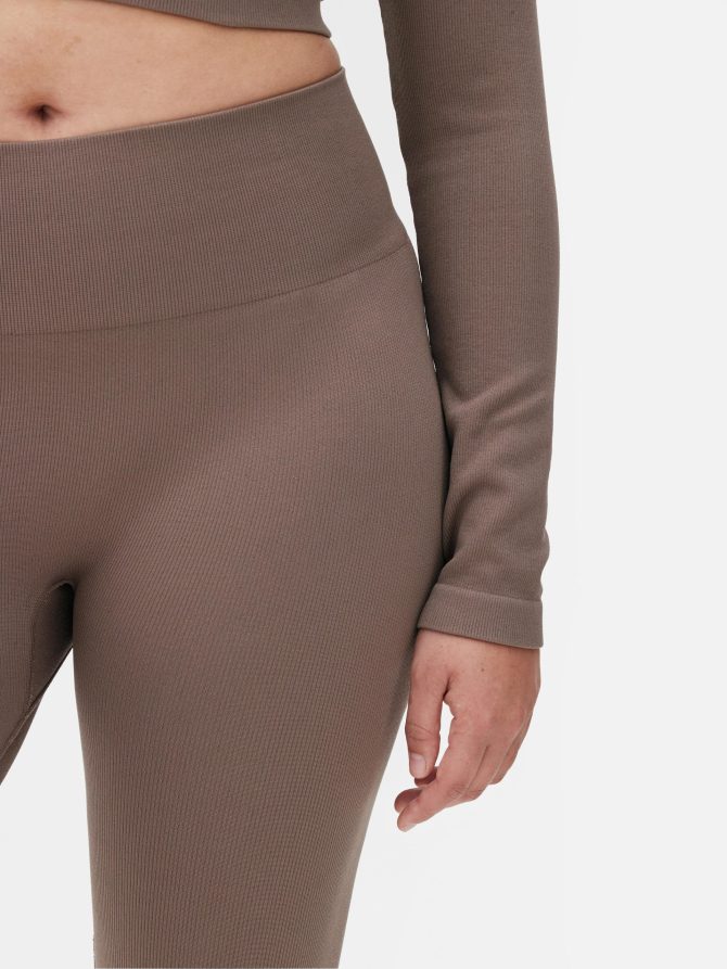 Performance Stretch Leggings - Image 3