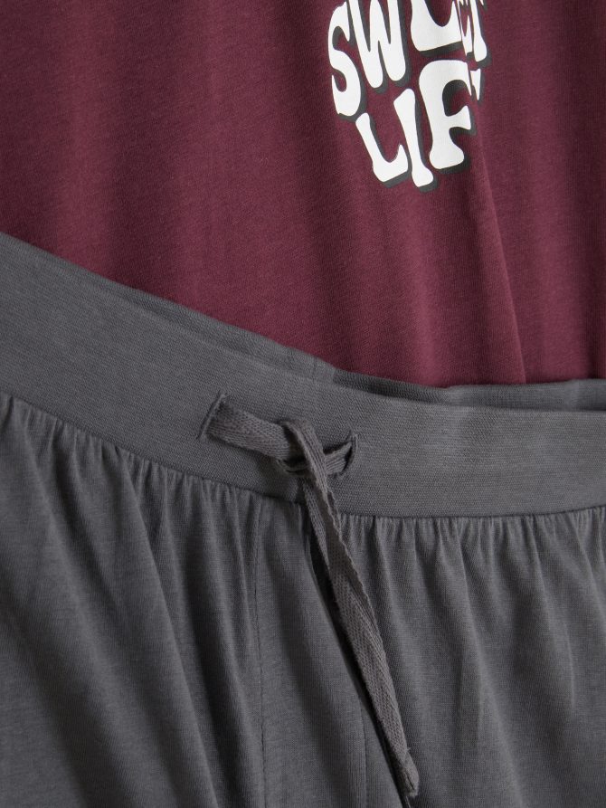 T-Shirt and Pants Pajama Set - Image 2