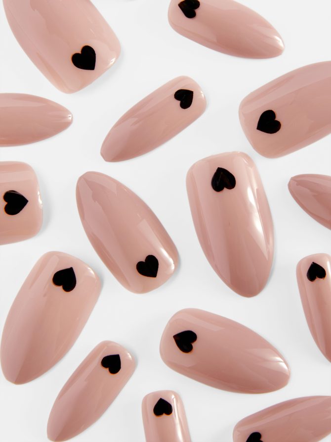 Pointed Gloss Heart Faux Nails - Image 2