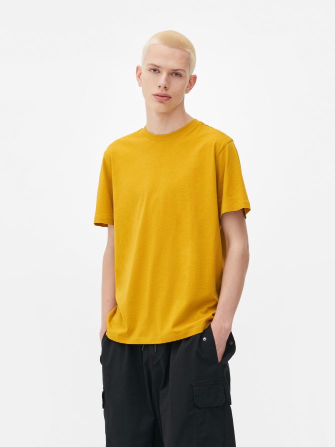 Essential Plain T-shirt - Image 2