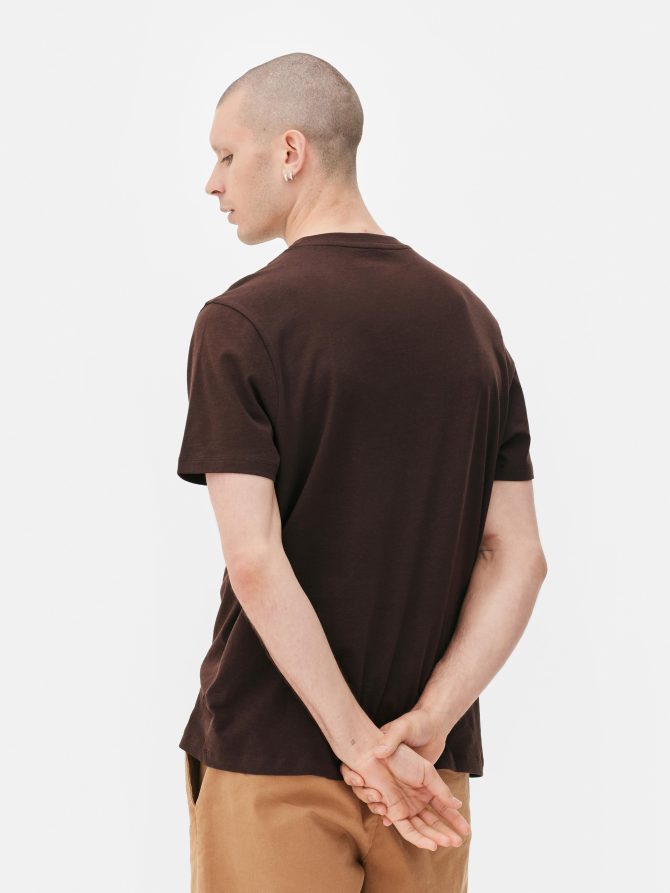 Essential Plain T-shirt - Image 4