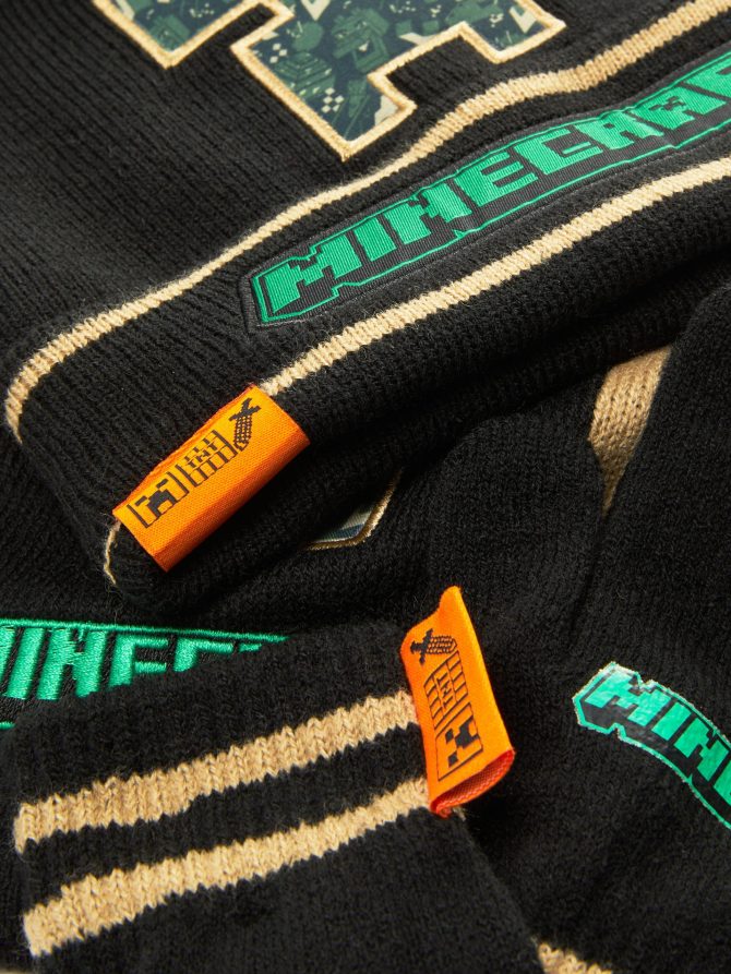 Minecraft Beanie Hat, Gloves & Scarf Set - Image 2
