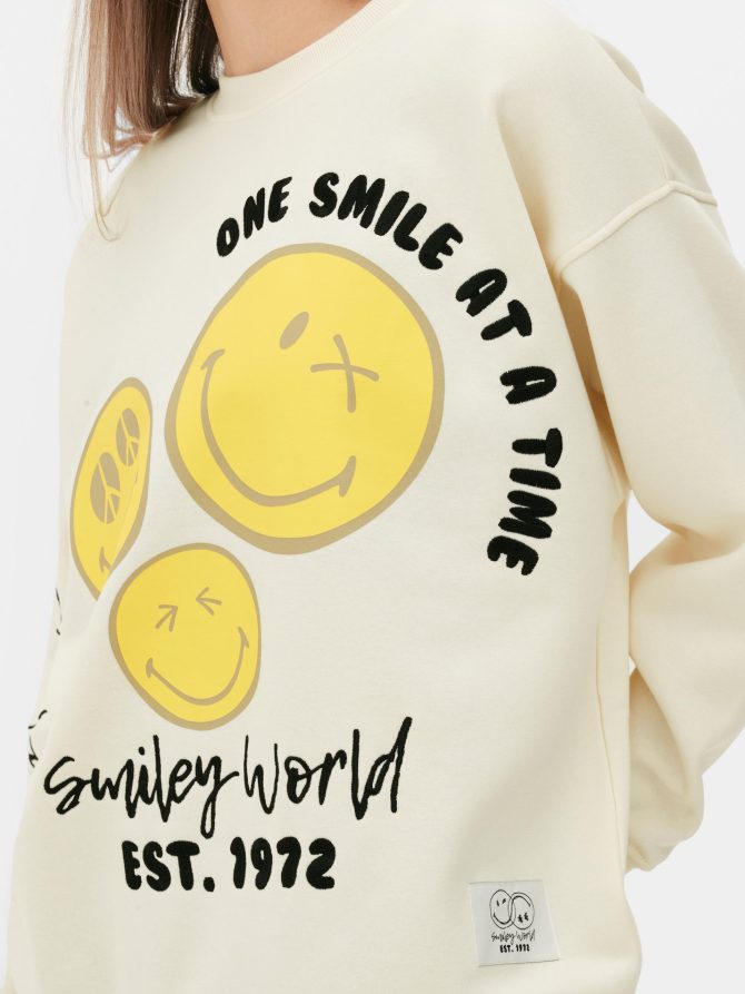 SMILEYWORLD® Oversized Sweatshirt - Image 3