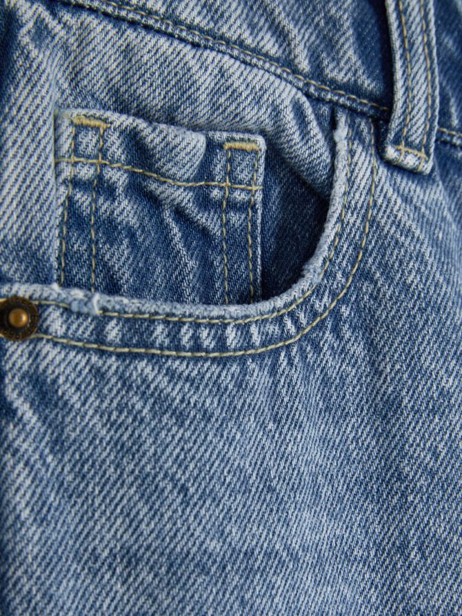 Distressed Jeans - Image 5