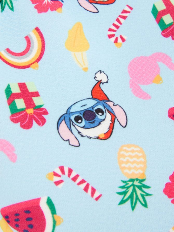 Disney’s Lilo and Stitch Christmas Exfoliating Glove - Image 2