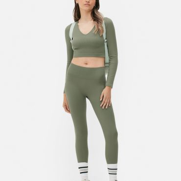 Seamfree Long Sleeve V-Neck Crop Top