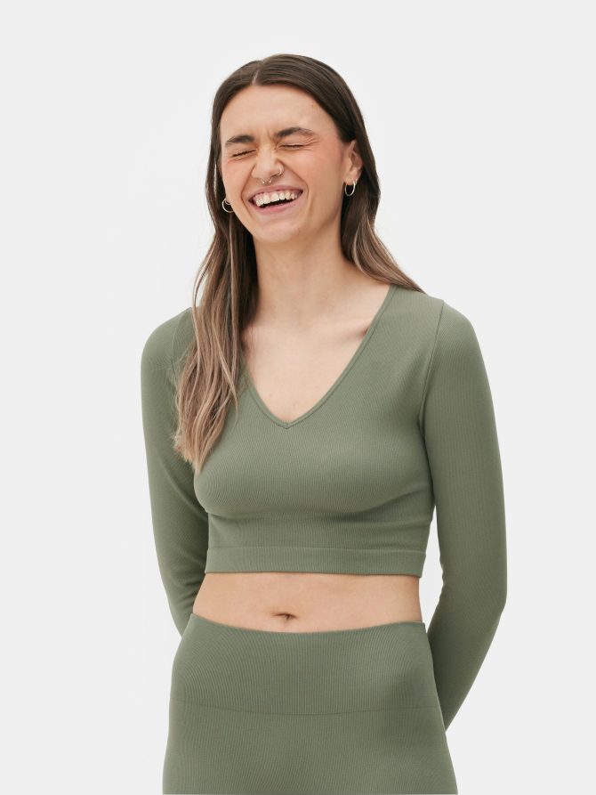 Seamfree Long Sleeve V-Neck Crop Top - Image 2