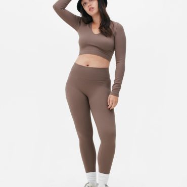 Seamfree Long Sleeve V-Neck Crop Top