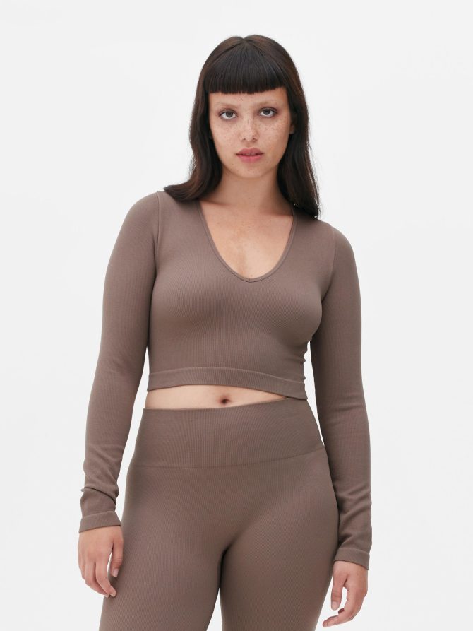 Seamfree Long Sleeve V-Neck Crop Top - Image 2