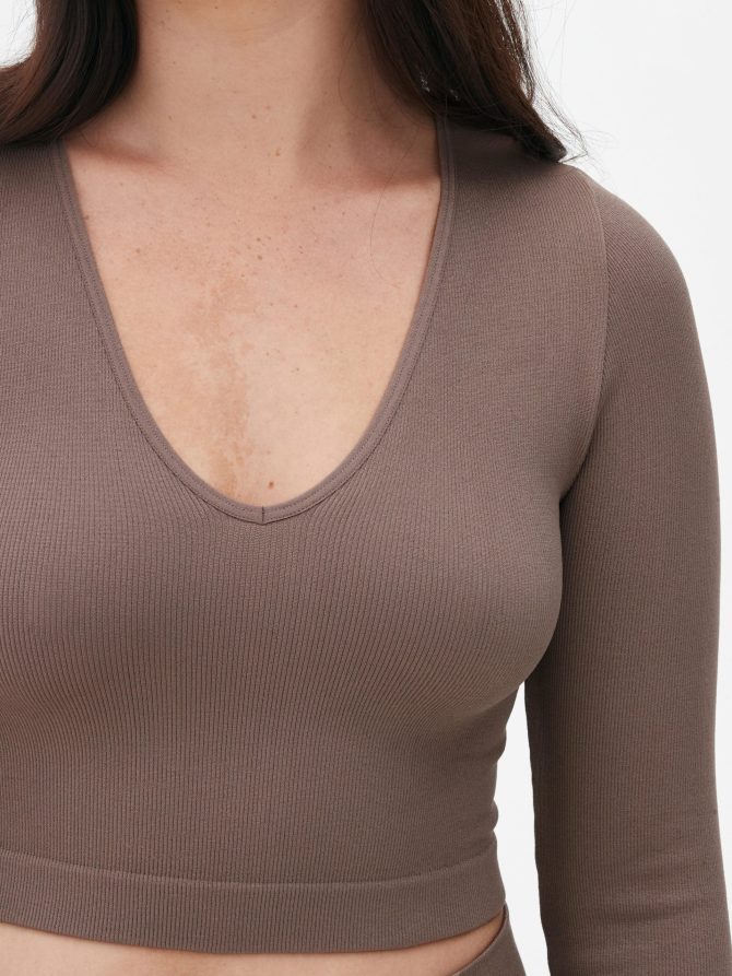Seamfree Long Sleeve V-Neck Crop Top - Image 3