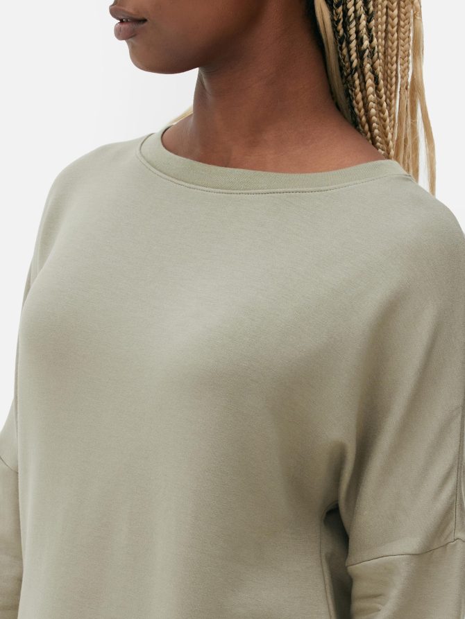 Sweatshirt and Joggers Set - Image 3