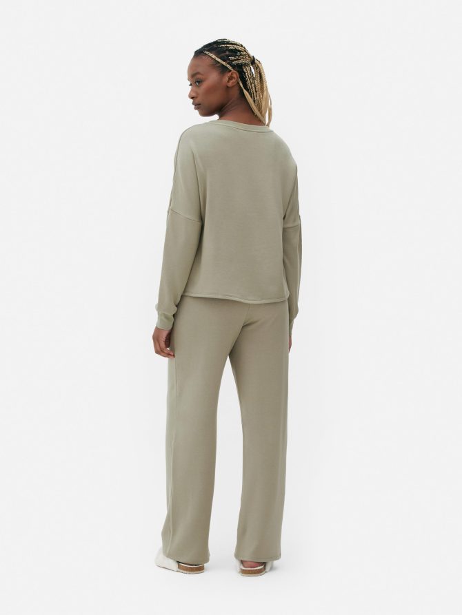 Sweatshirt and Joggers Set - Image 4