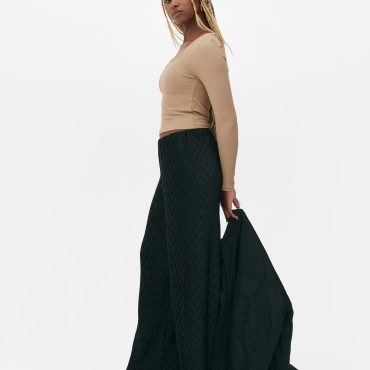 Scoop Neck Long Sleeve Crop Top
