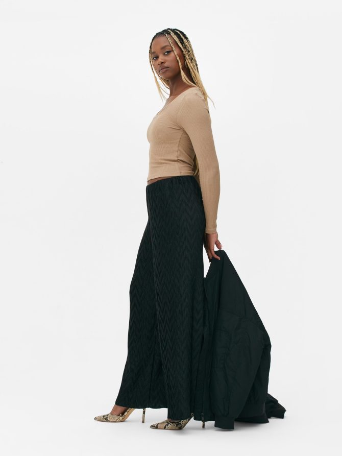 Scoop Neck Long Sleeve Crop Top