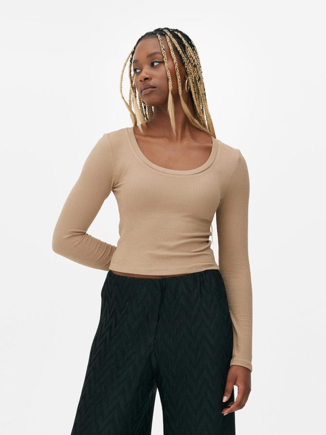 Scoop Neck Long Sleeve Crop Top - Image 2