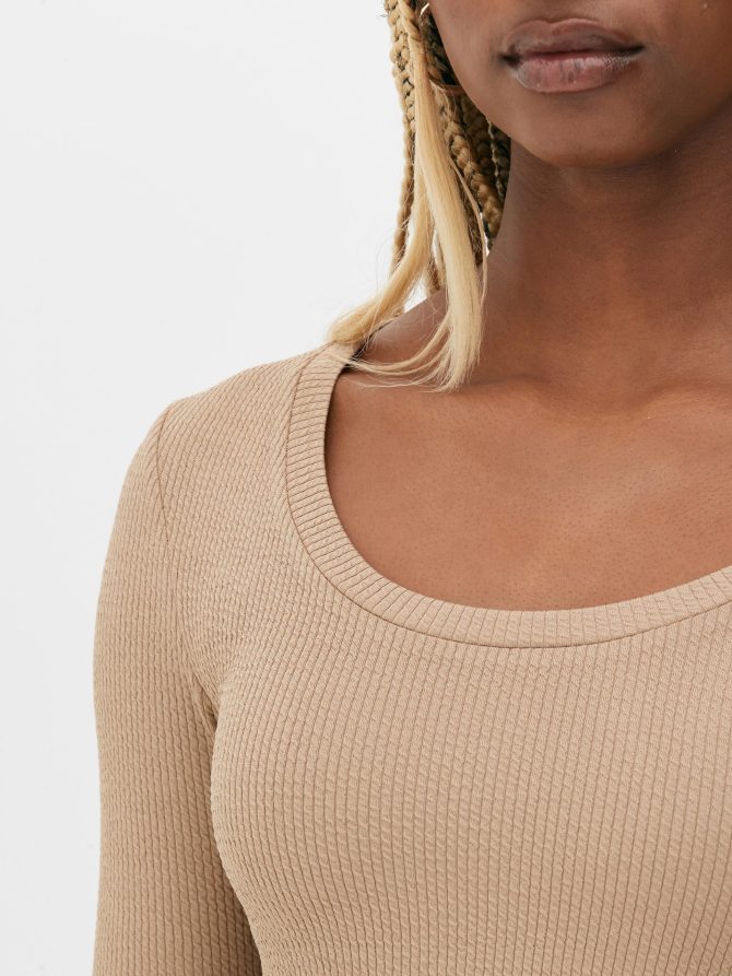 Scoop Neck Long Sleeve Crop Top - Image 3