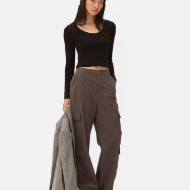 Scoop Neck Long Sleeve Crop Top