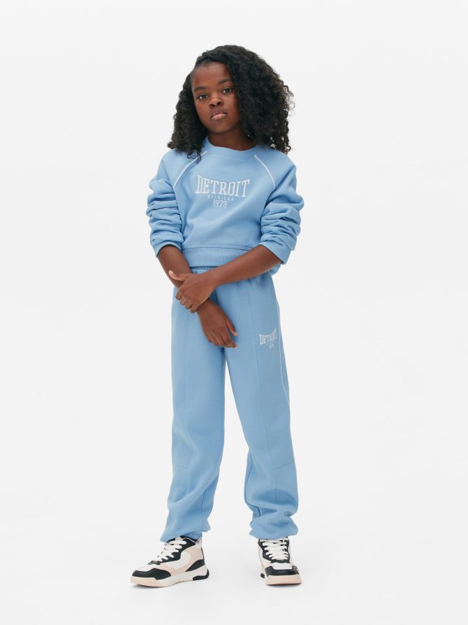 Embroidered Cropped Sweatshirt
