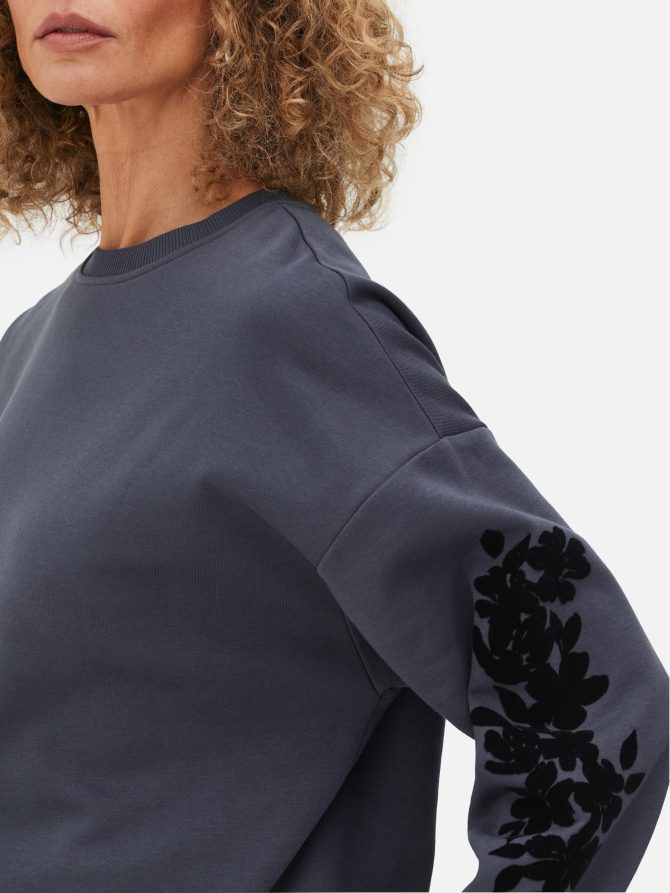 Velvet Floral Detail Oversized Sweatshirt - Image 3